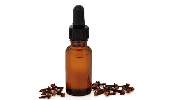 How Does Clove Oil Work as One of the Best Home Remedies for Bleeding Gums